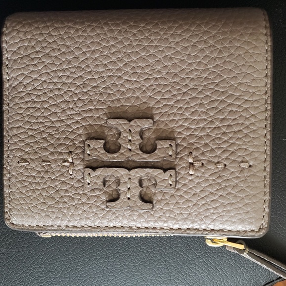 Tory Burch wallet - Picture 1 of 4